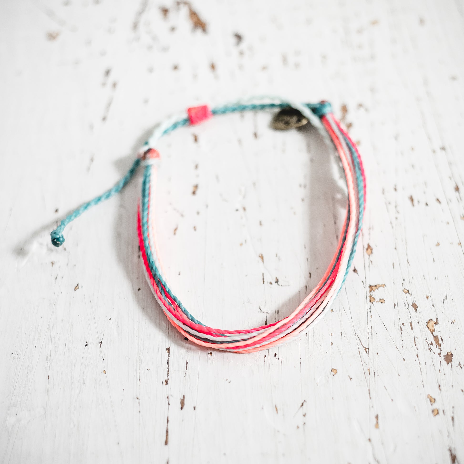 Bracelet | Flamingo Flair - Bold and Playful Design