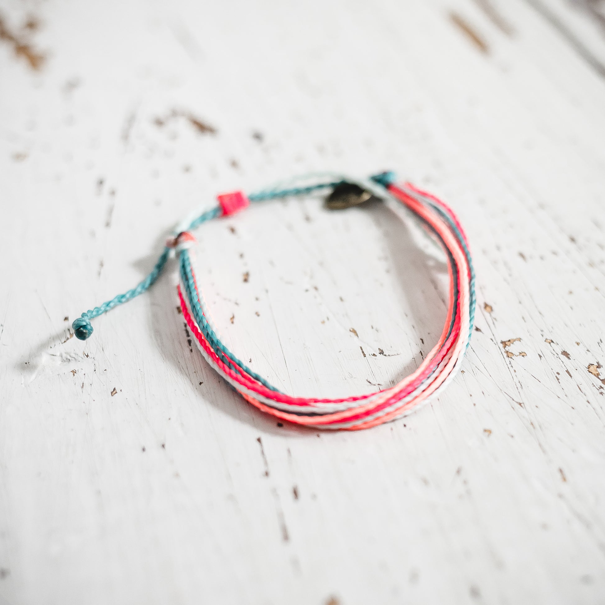 Bracelet | Flamingo Flair - Bold and Playful Design